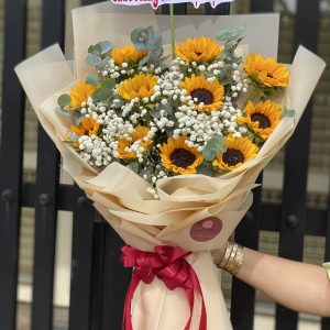 Bó Hoa Nụ Cười Em Là Nắng