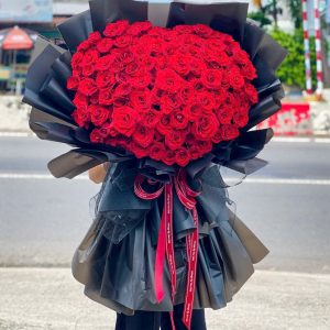Bó Hoa Trái Tim Rực Cháy
