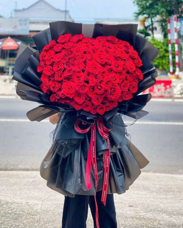 Bó Hoa Trái Tim Rực Cháy