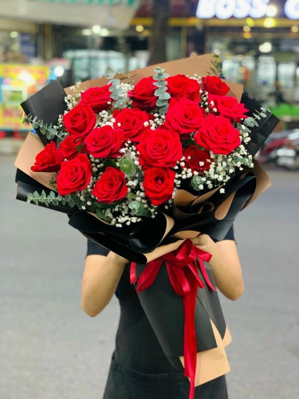 Bó Hoa Bản Tình Ca Màu Đỏ