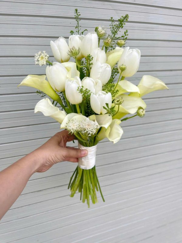 Bó Hoa Cưới Nắng Nhẹ Trên Vai Em