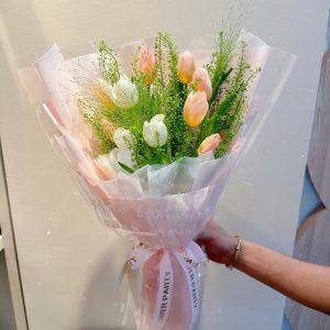 Bó Hoa Chạm Nhẹ Yêu Thương