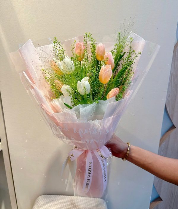 Bó Hoa Chạm Nhẹ Yêu Thương