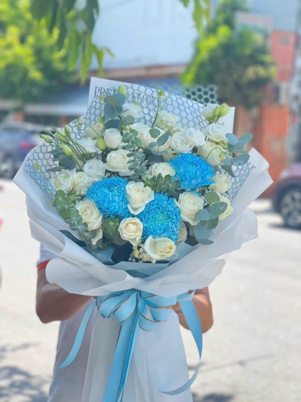 Bó Hoa Hồng Trắng Và Mẫu Đơn Xanh