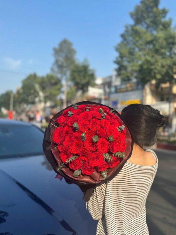 Bó Hoa Bí Mật Đỏ