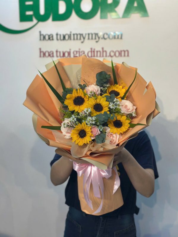 Bó Hoa Thanh Xuân Rực Rỡ