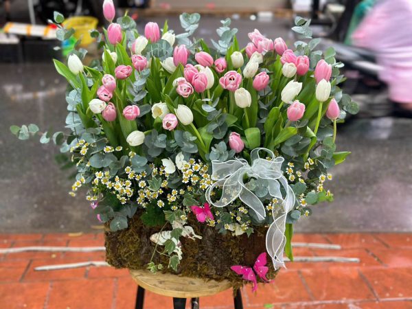Giỏ Hoa Vườn Xuân Nở Rộ