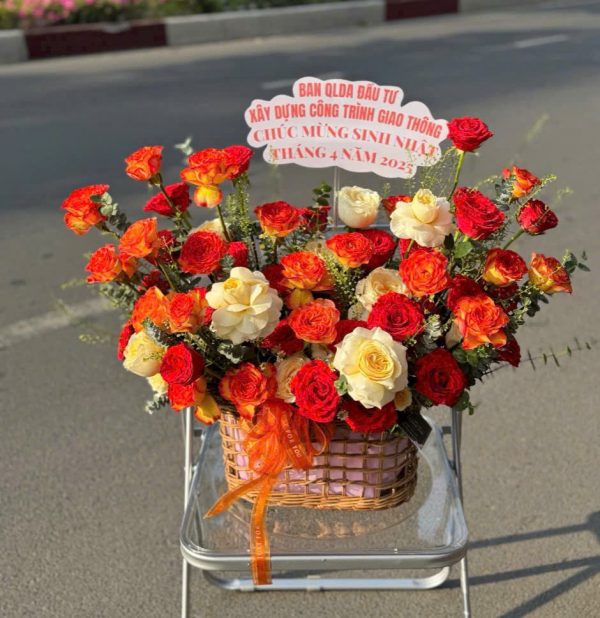 Giỏ Hoa Nhiệt Huyết Tháng Tư
