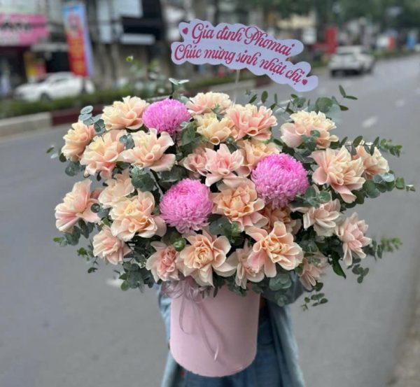 Giỏ Hoa Chạm Nhẹ Vào Tim