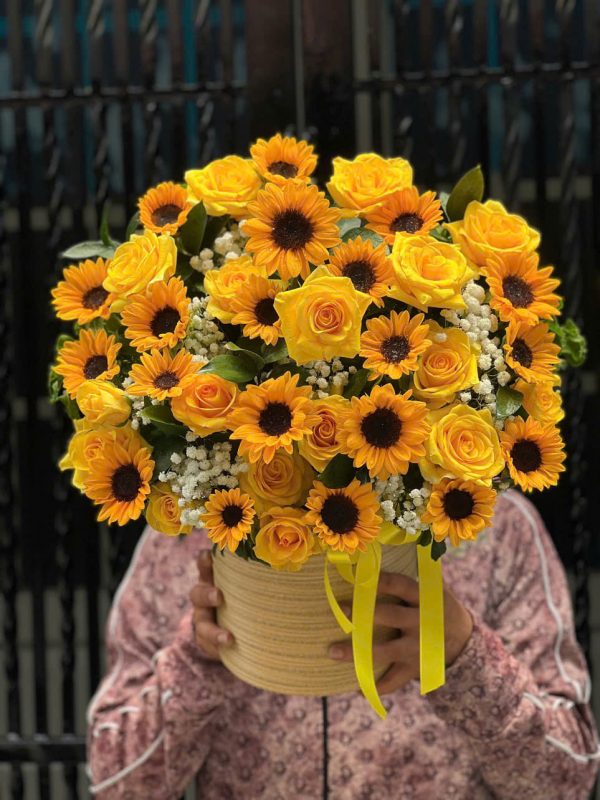 Giỏ Hoa Rực Rỡ Ánh Dương