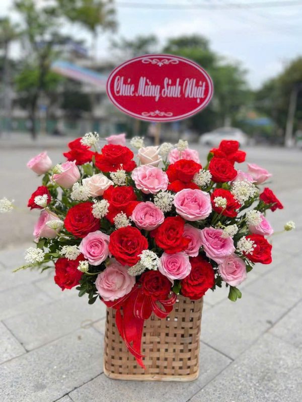 Giỏ Hoa Tình Yêu và Nắng Sớm