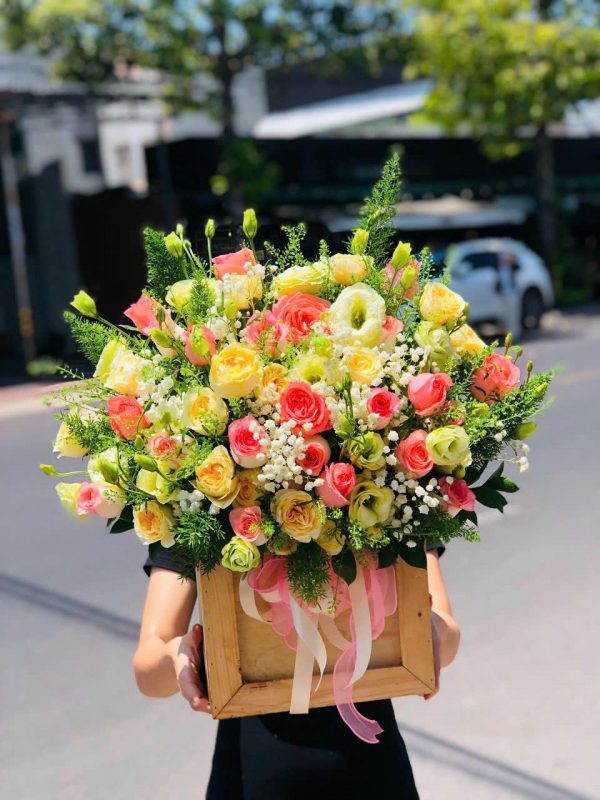 Giỏ Hoa Bản Giao Hưởng Sắc Màu