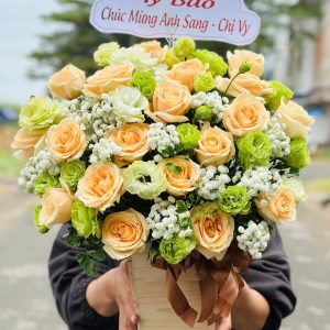 Giỏ Hoa Nắng Nhẹ Mùa Xuân