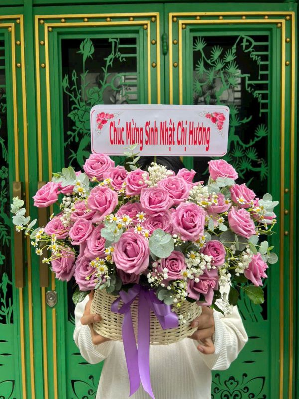 Giỏ Hoa Hồng Tím Duyên Dáng