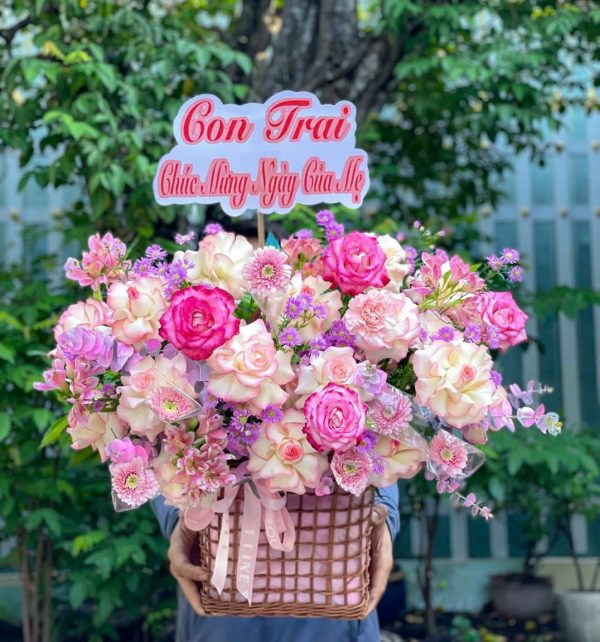 Giỏ Hoa Món Quà Yêu Thương
