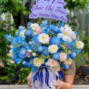 Giỏ Hoa Vầng Trăng Xanh