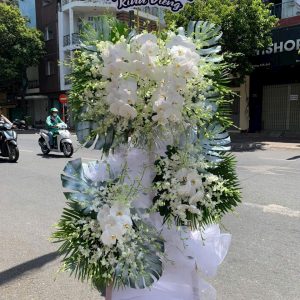 Trắng Thiêng Liêng