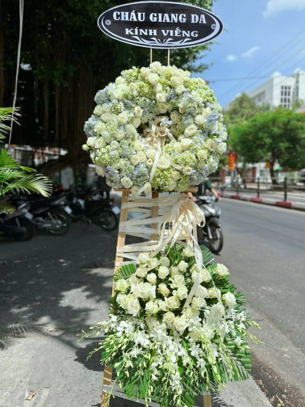 Hoa Kính Viếng Vòng Tay Thiêng Liêng