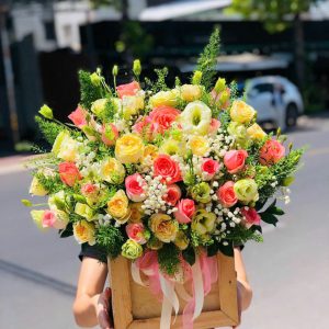 Giỏ Hoa Chớm Yêu Nhẹ Nhàng